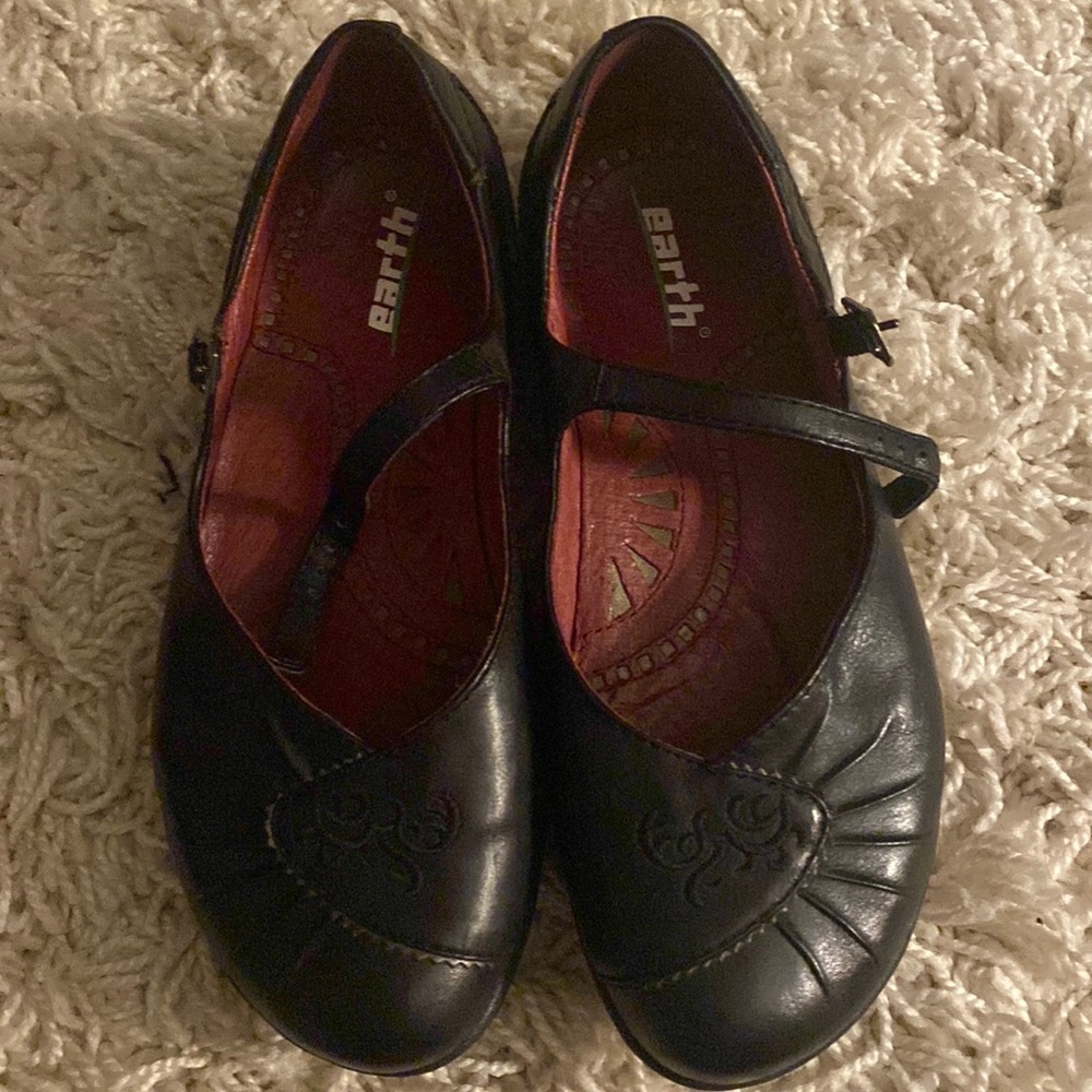 Earth shoes/ size 5.5
